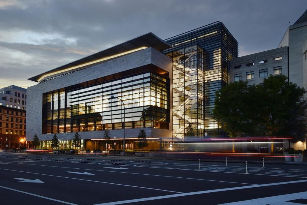 Johns Hopkins Carey Expands MBA In D.C. With New EMBA, Health Focus & AI Integration