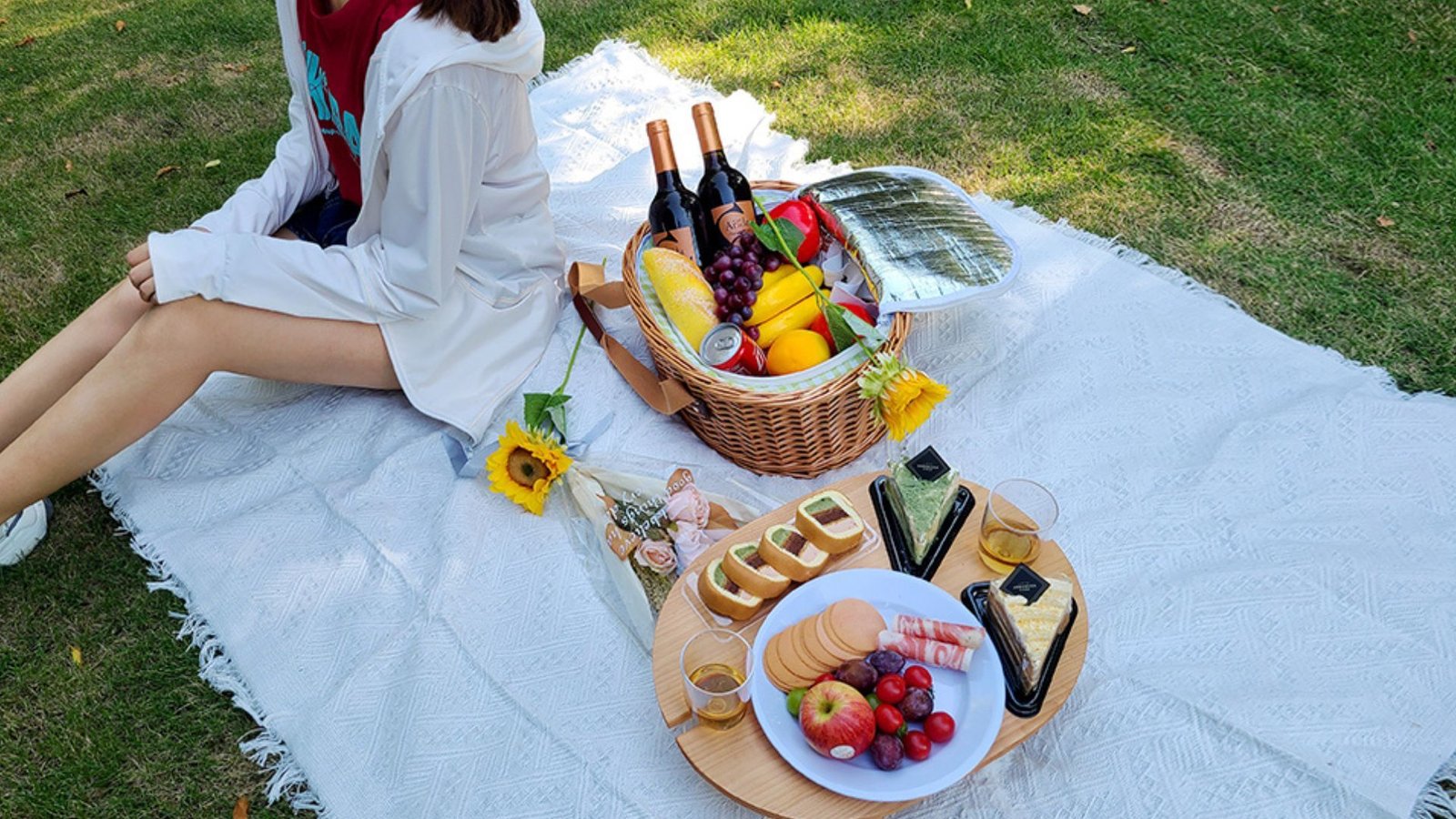 12 Pieces Of Summer Picnic Gear You'll Use All Season Long